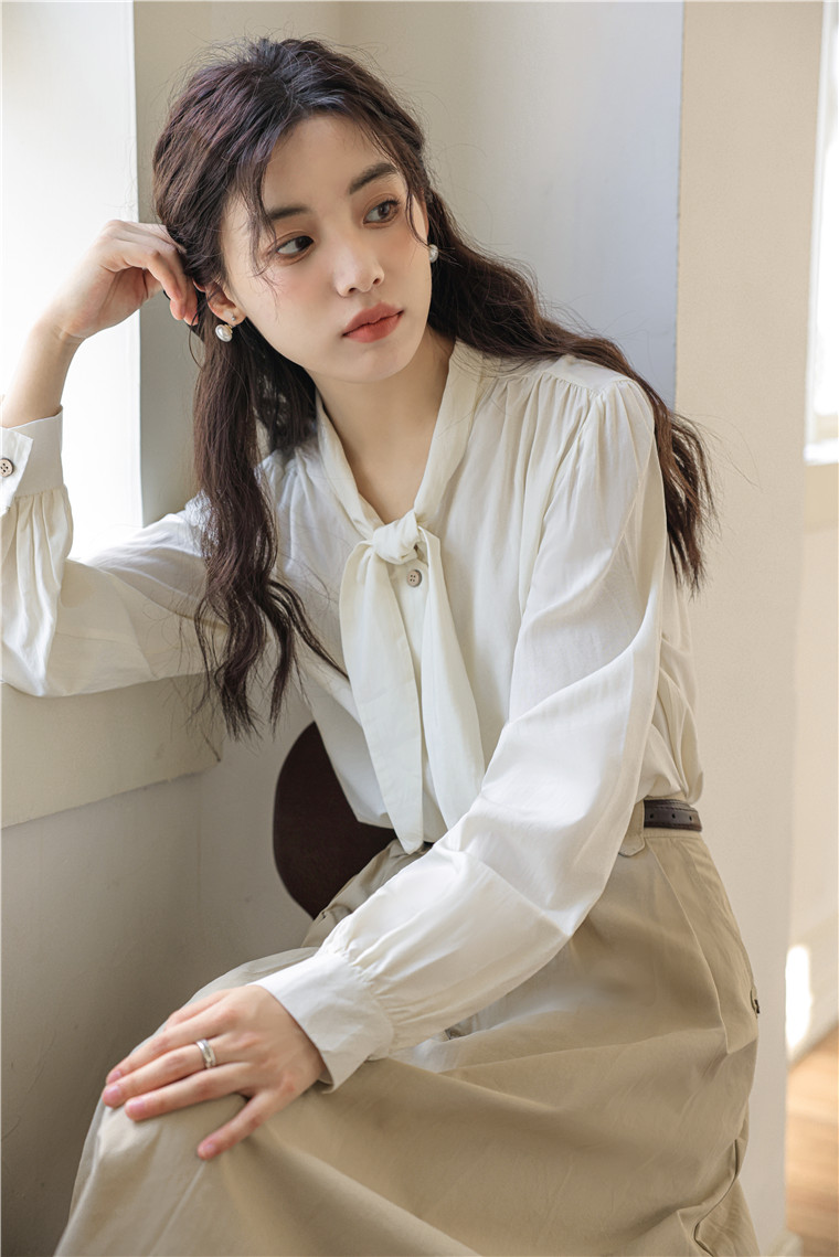 Sella Tie-Front Blouse 纯色系带衬衫*2Colors