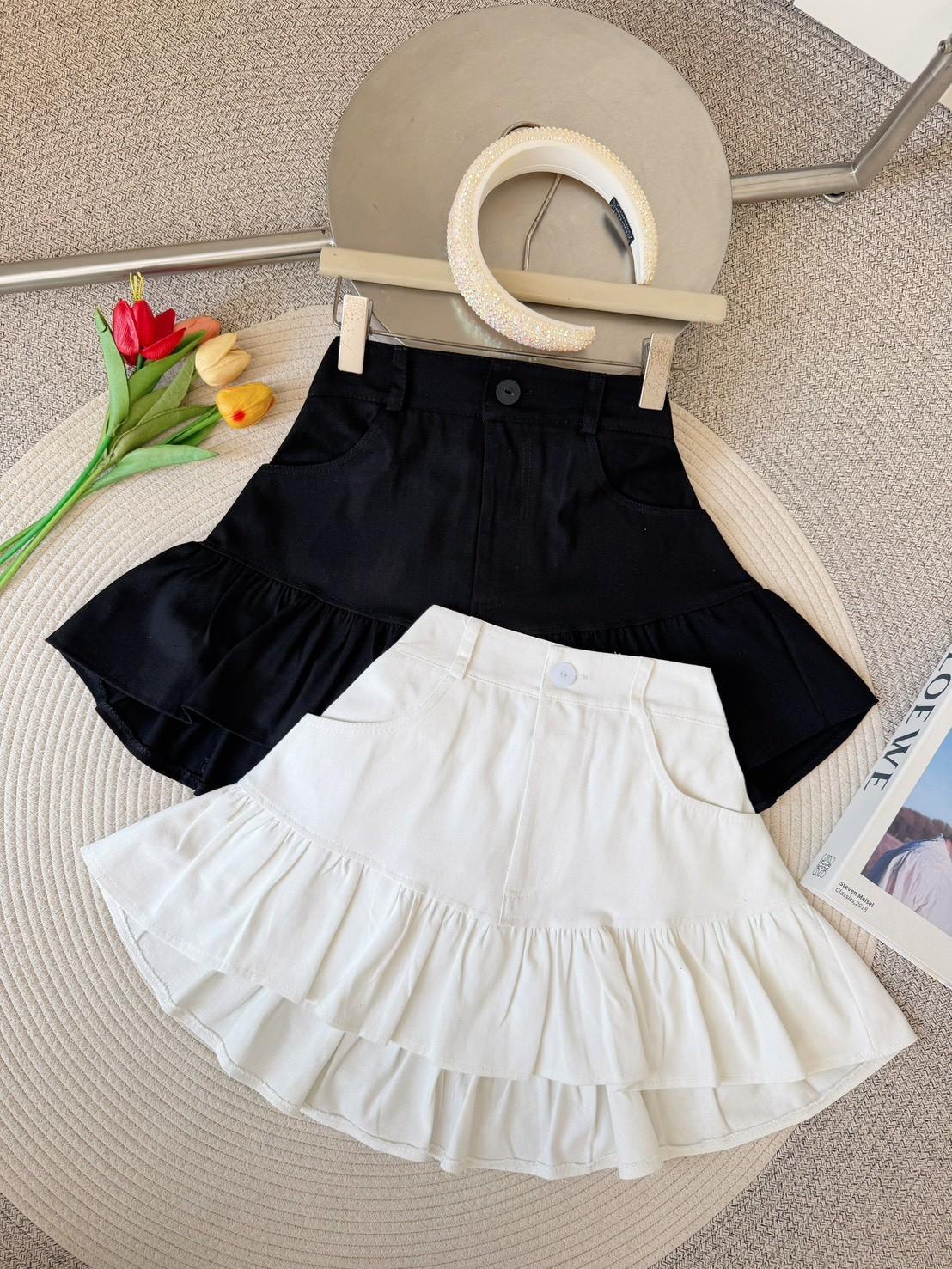 Sweet ruffled mini skirt