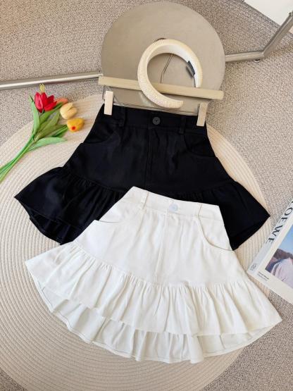 Sweet ruffled mini skirt