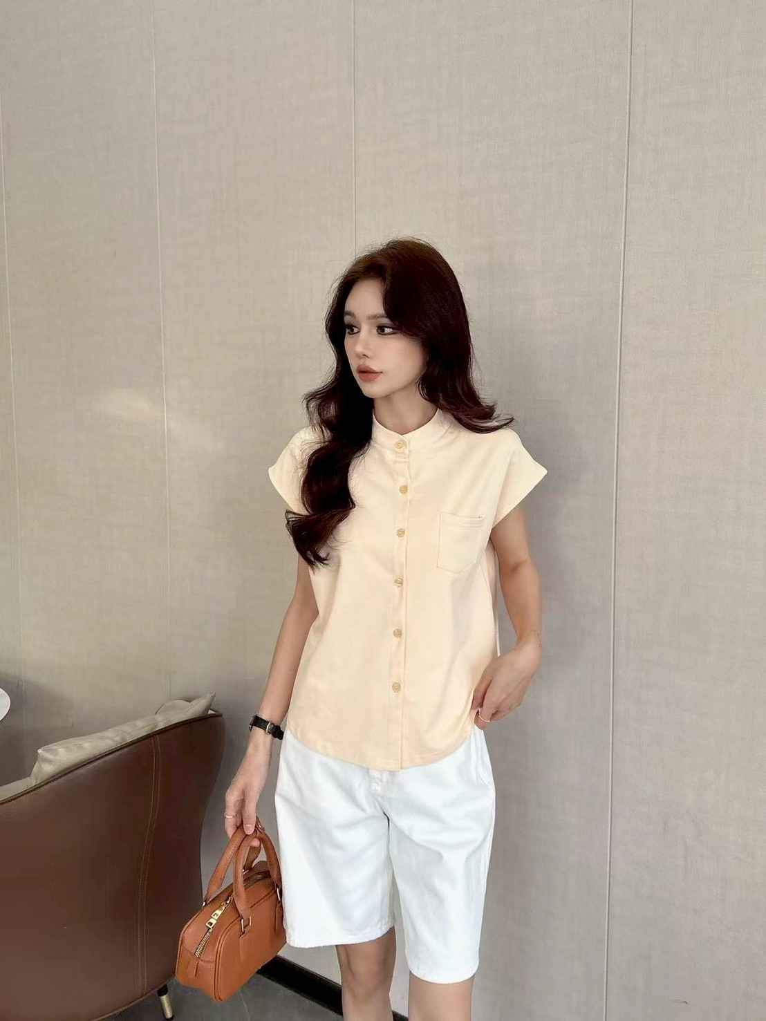 Small stand-up collar buttoned top