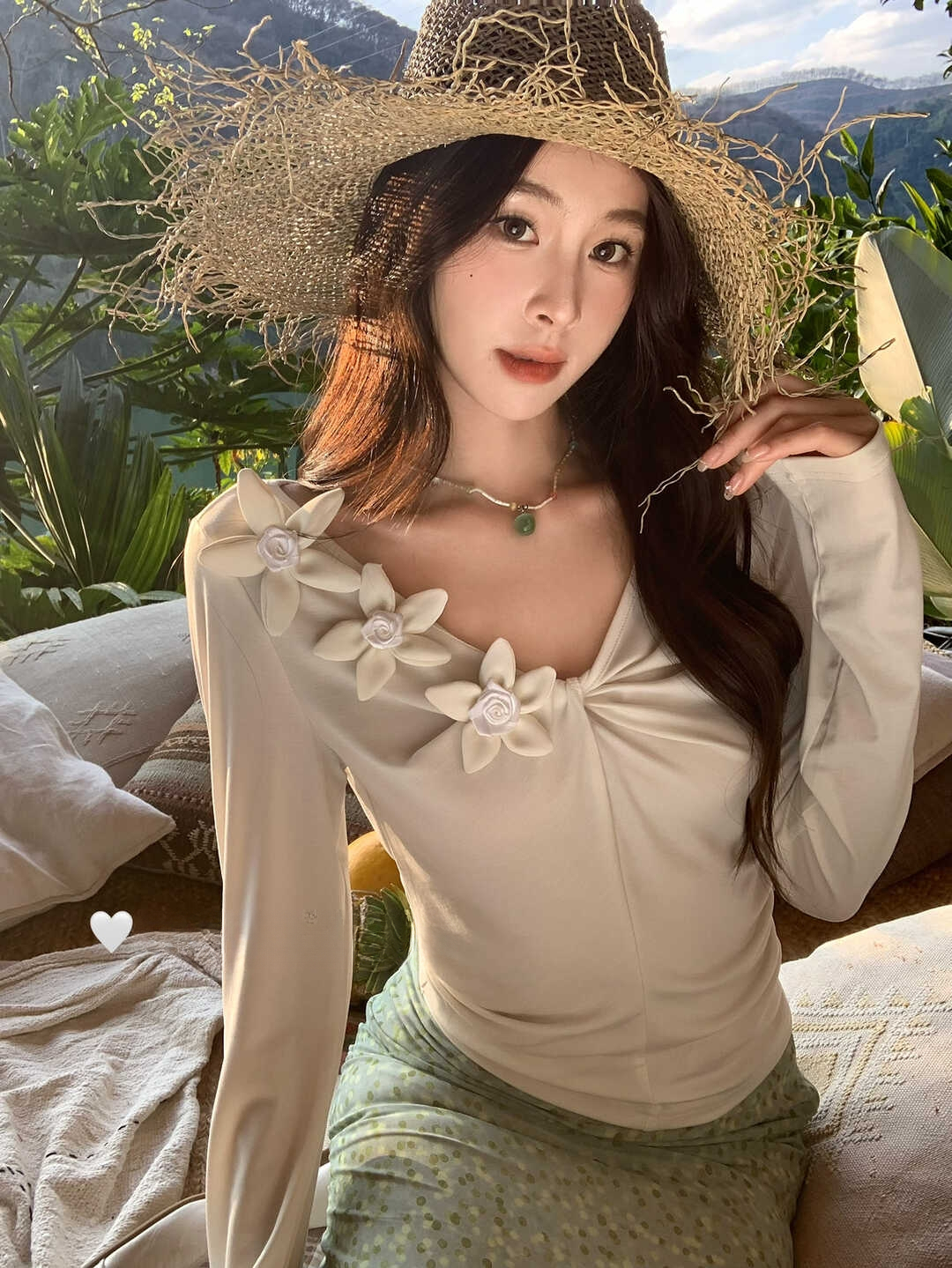 Roselle 3D Flower V-Neck Top 一眼沦陷! 别致又浪漫✦法式气质立体花朵V领上衣*3 Colors