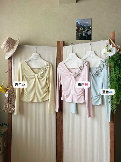 Roselle 3D Flower V-Neck Top 一眼沦陷! 别致又浪漫✦法式气质立体花朵V领上衣*3 Colors
