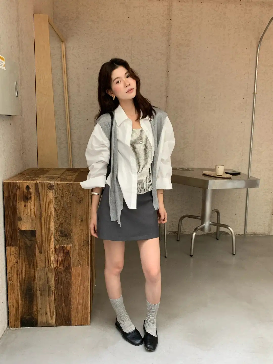 RINA Striped Layered 3-Piece Set 高街韩女！纯色衬衫+条纹背心+披肩三件套*4 Colors