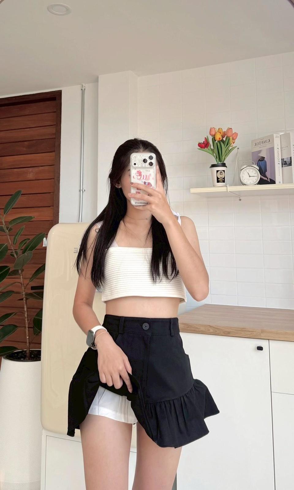 Sweet ruffled mini skirt