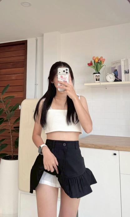 Sweet ruffled mini skirt