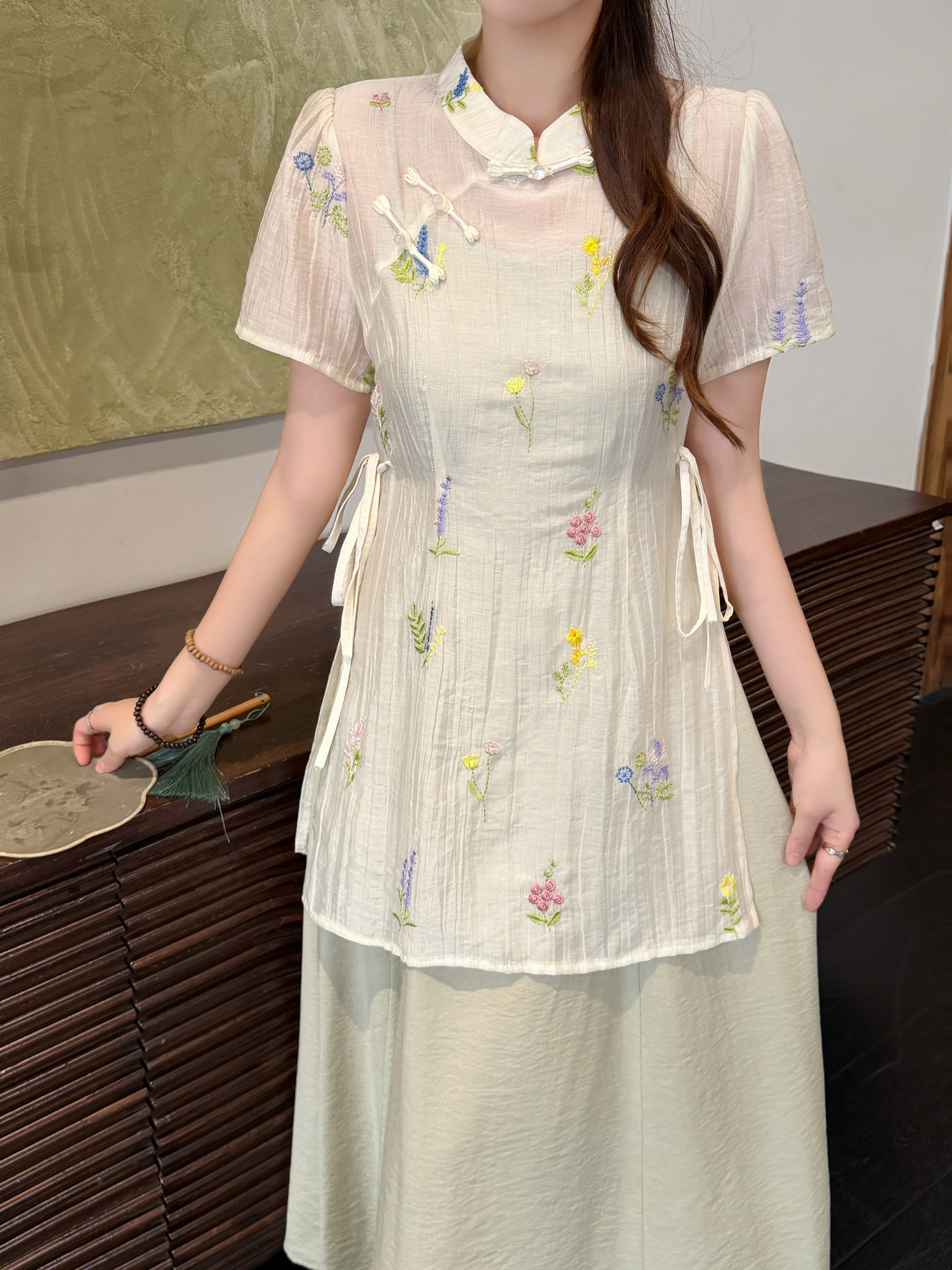 Real shot of the 2026 summer new plus-size women's Chinese-style embroidered button-up top and suspender skirt two-piece set