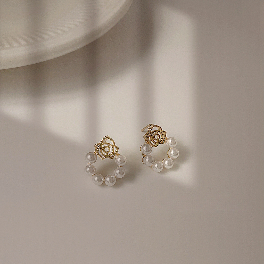 Rose Pearl Stud Earrings 镂空立体玫瑰花珍珠耳钉