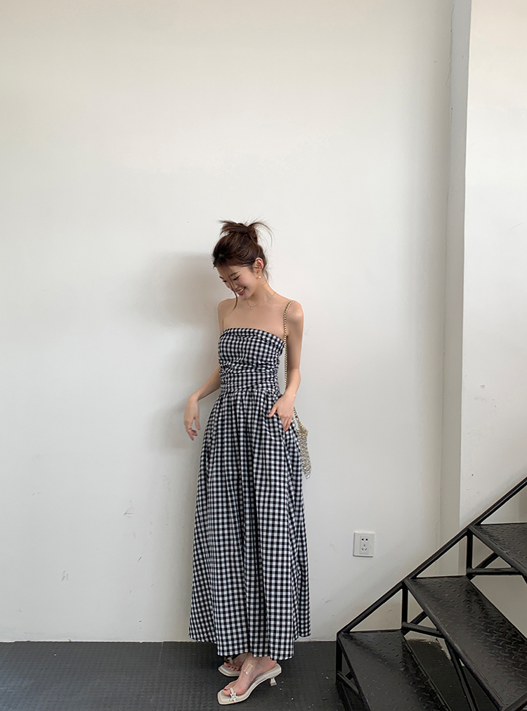 Real shot of the new 2025 spring-summer black, white, and blue plaid off-shoulder strapless design long elegant dress for women