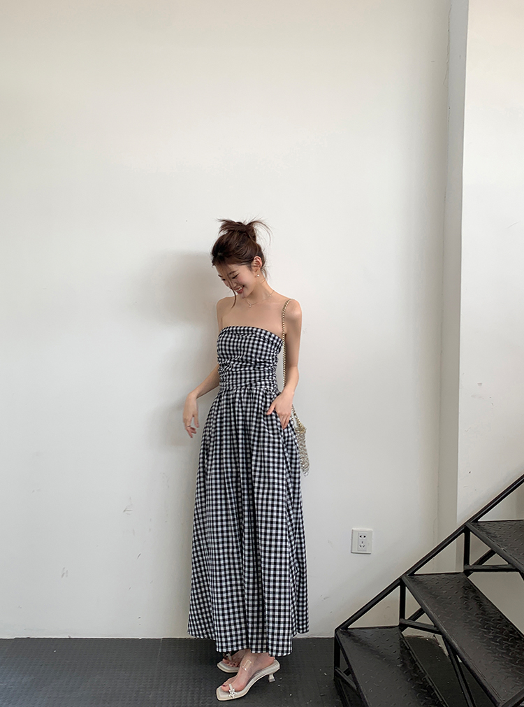 Real shot of the new 2025 spring-summer black, white, and blue plaid off-shoulder strapless design long elegant dress for women