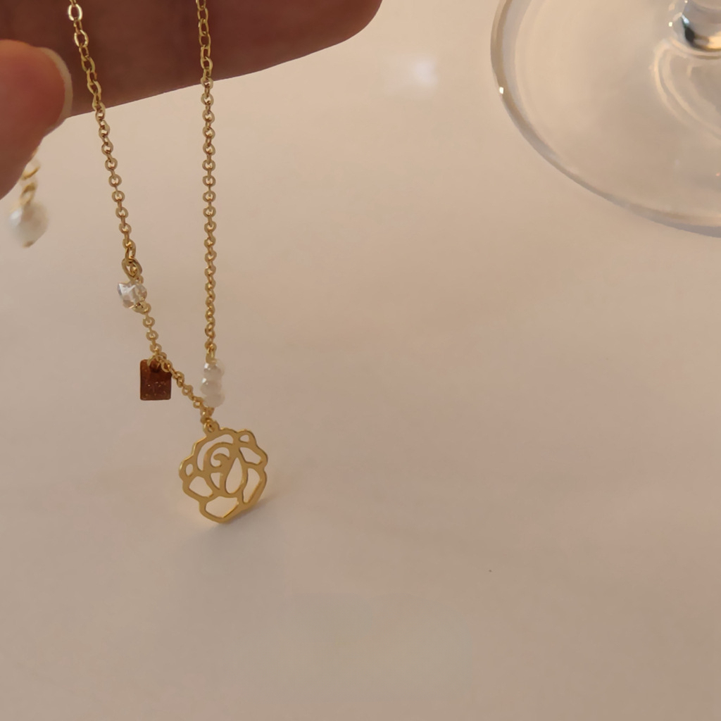 Classic Pearl Rose Blossom Necklace 温柔优雅珍珠玫瑰项链