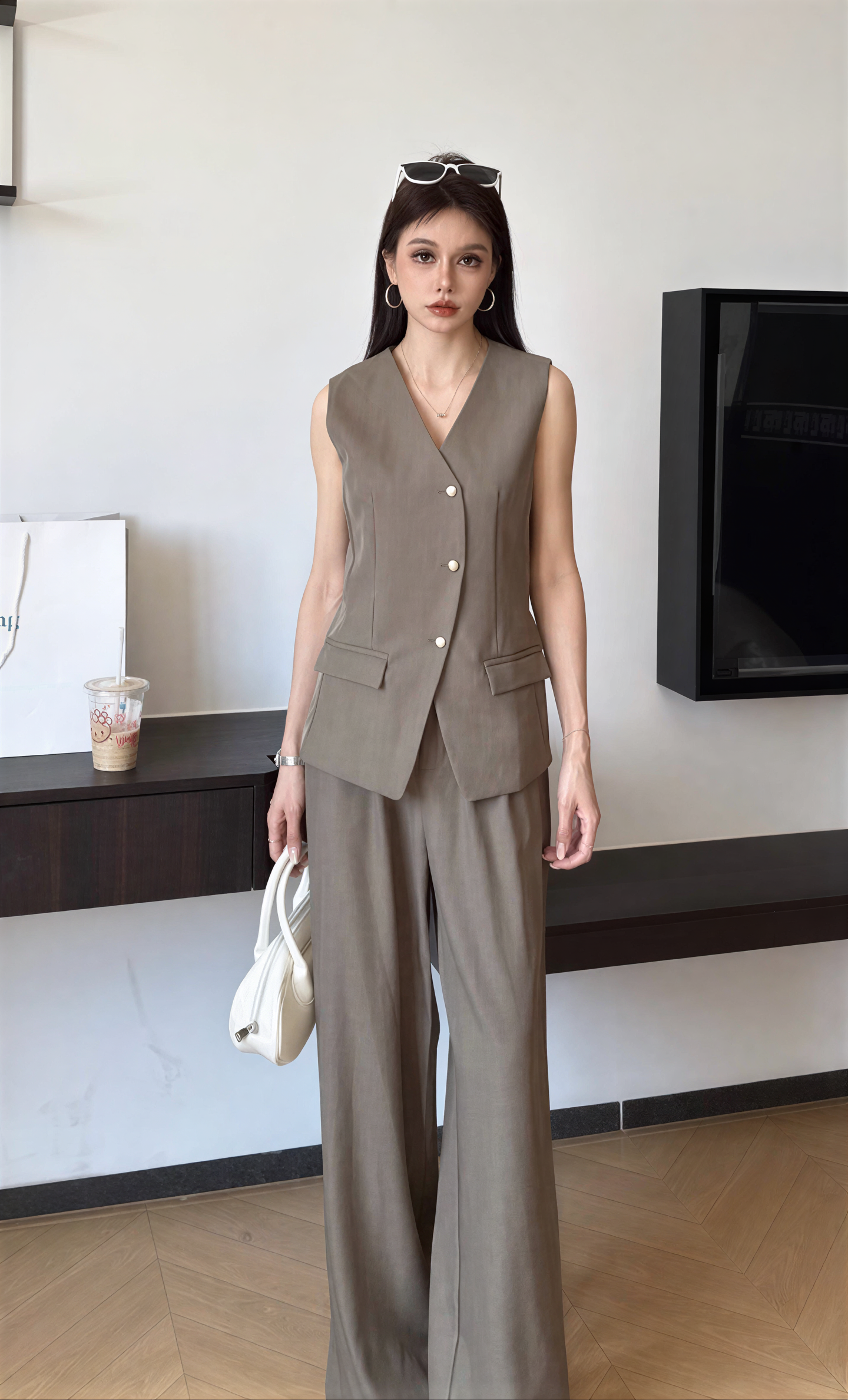 French-style diagonal buttoned vest and wide-leg pants set