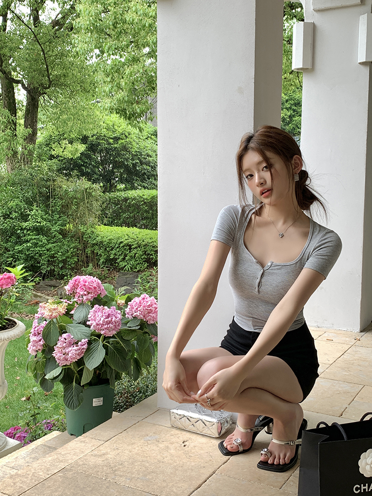  Casual Buttoned Short Tee 纽扣短款百搭T恤* 3 Colors