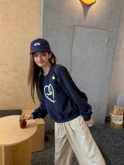 Retro Heart Emblem Sweatshirt 美式爱心印花卫衣 *2Colors