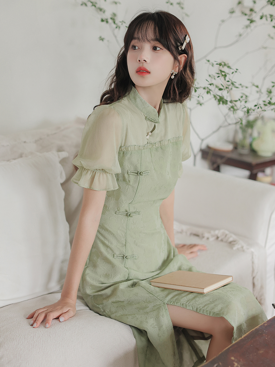 Jade Green Textured Jacquard Cheongsam 翡翠绿肌理提花改良旗袍