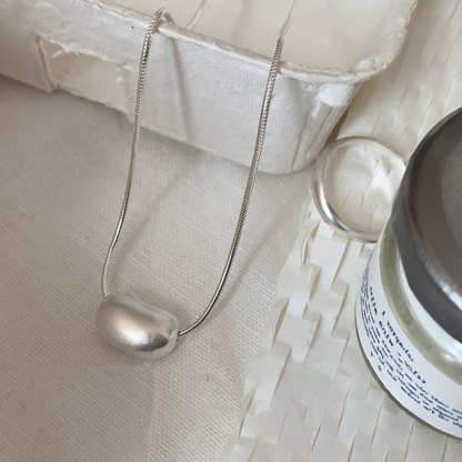 哑光小豆子颈链