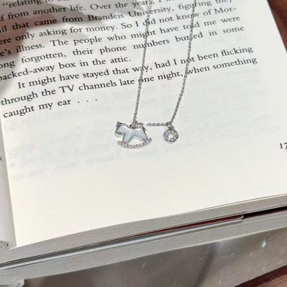 Year of the Horse Necklace Natural Shell Instant Wealth Clavicle Chain Fashion Versatile Neck Chain Zodiac Year Gift Little Horse Necklace