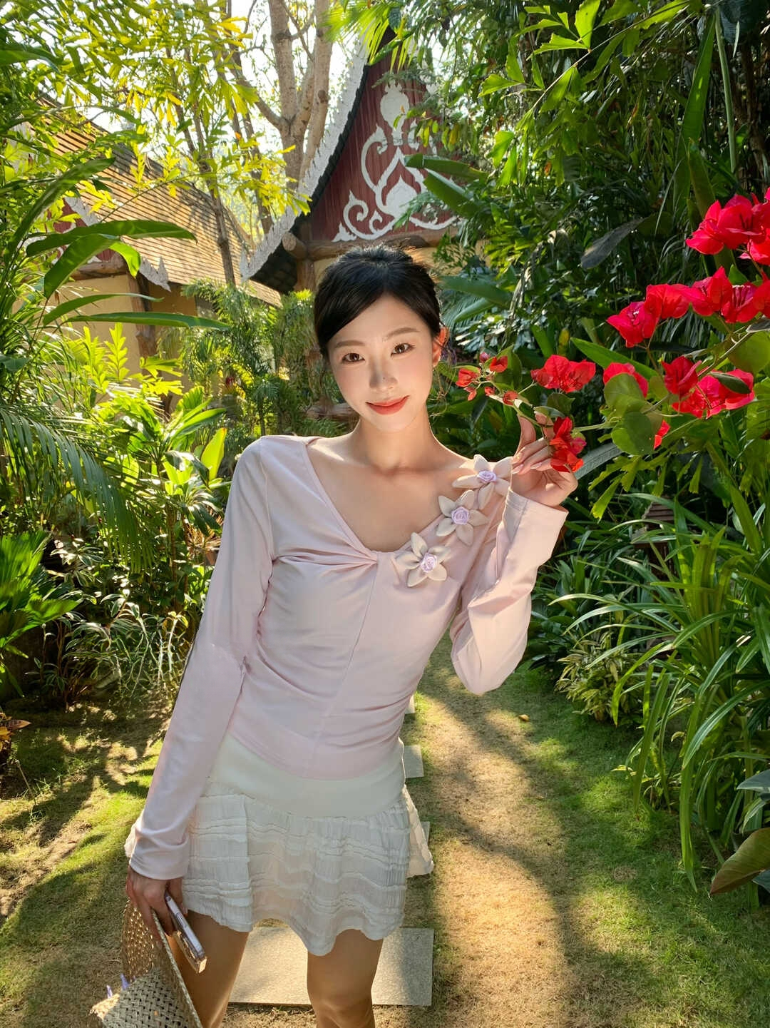 Roselle 3D Flower V-Neck Top 一眼沦陷! 别致又浪漫✦法式气质立体花朵V领上衣*3 Colors