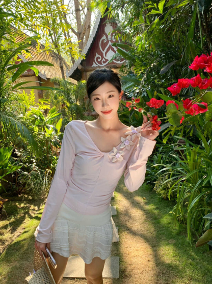 Roselle 3D Flower V-Neck Top 一眼沦陷! 别致又浪漫✦法式气质立体花朵V领上衣*3 Colors