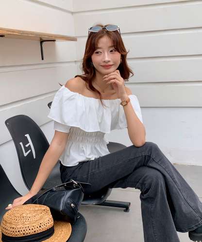 Off-Shoulder Ruffled Top荷叶边一字领收腰上衣*2 Colors