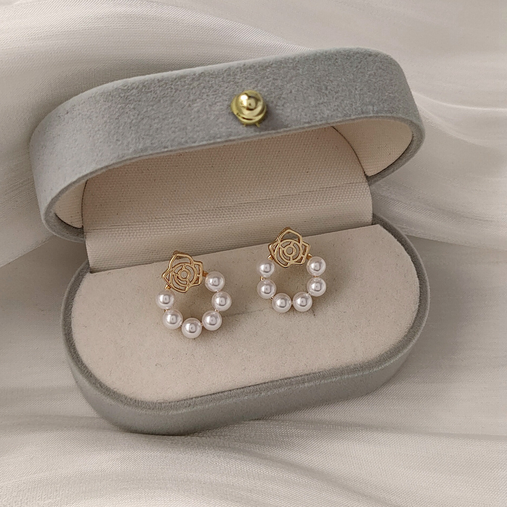 Rose Pearl Stud Earrings 镂空立体玫瑰花珍珠耳钉