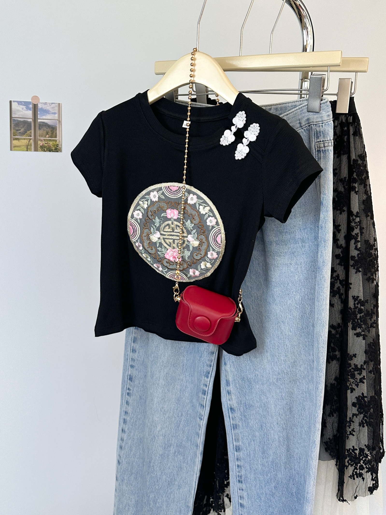 刺绣斜盘扣短款t恤