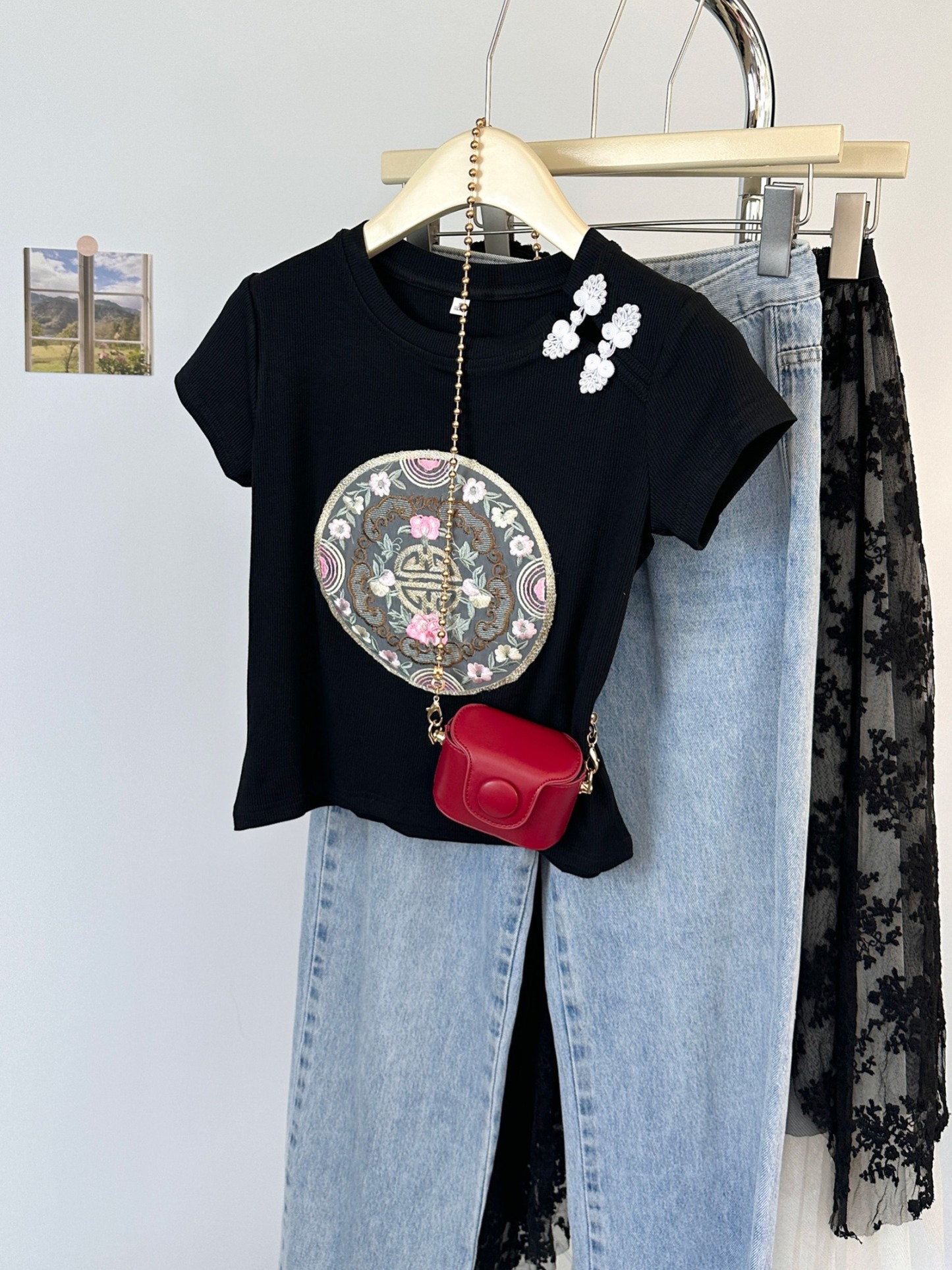 刺绣斜盘扣短款t恤