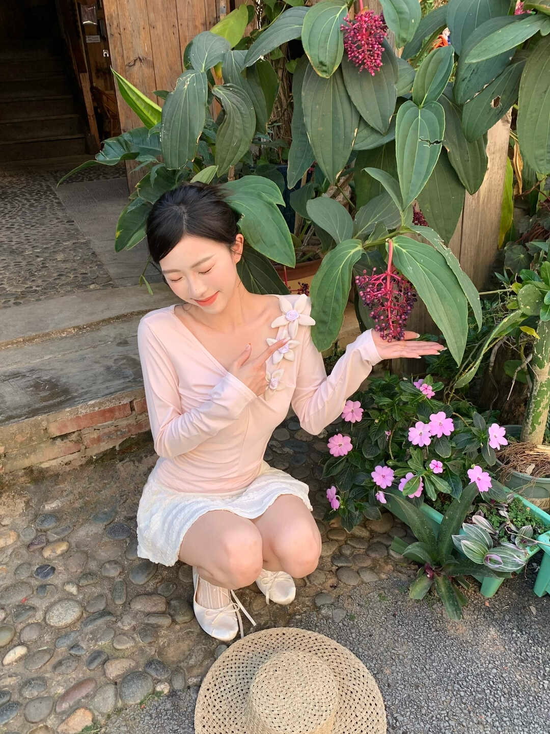 Roselle 3D Flower V-Neck Top 一眼沦陷! 别致又浪漫✦法式气质立体花朵V领上衣*3 Colors