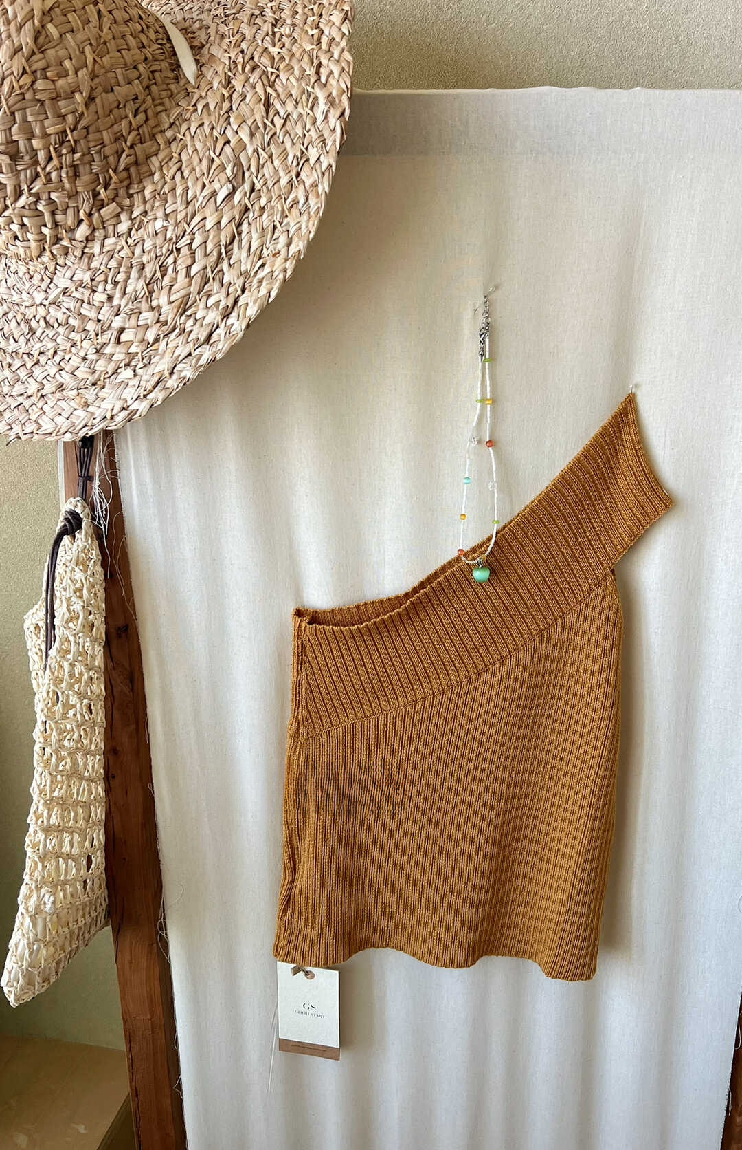 Spicy Girl Off-Shoulder Stretch Knit Tank Top 辣妹斜肩弹力针织背心* 9 Colors