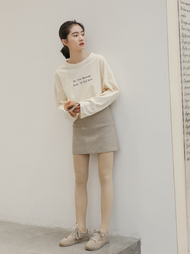 Letter Print Slit Casual Long-Sleeve T-Shirt 字母印花开叉休闲长袖T恤 * 2 Colors