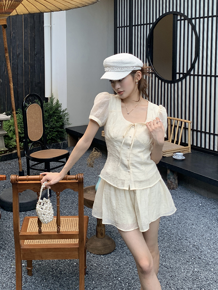 法式方领肌理感套装 French-style square-neck short-sleeve shirt