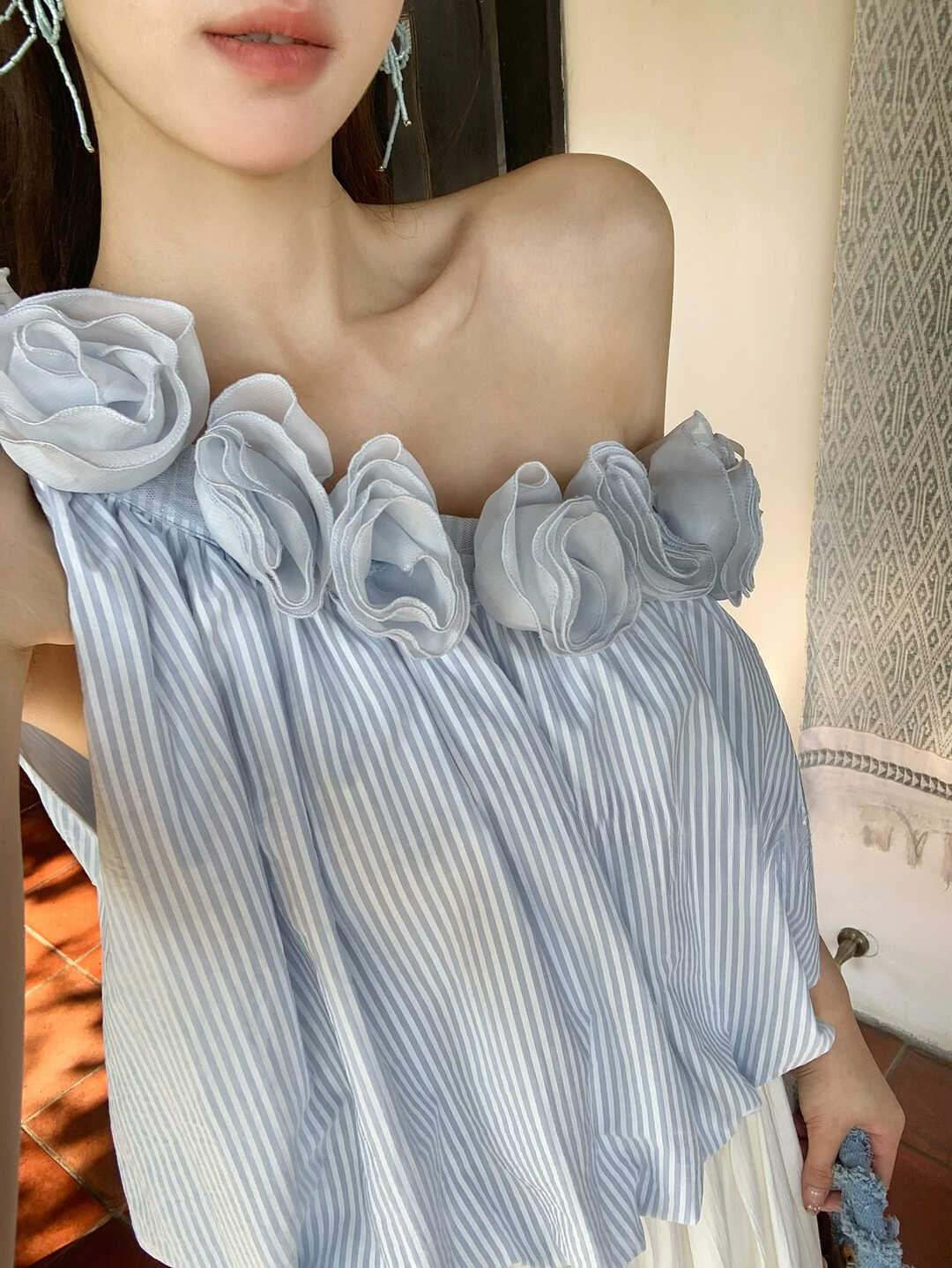 Elowrose 3D Blossom Off-Shoulder Striped Top 被追着问~浪漫立体花朵斜肩度假风条纹上衣*2 Colors