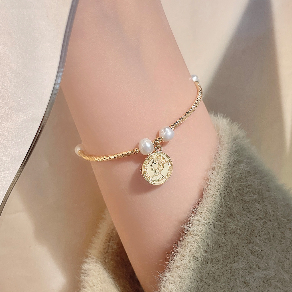 Light Luxury Freshwater Pearl Copper Plating 14K Gold Coin Bracelet Elastic Bracelet Internet Celebrity Ins Simple Jewelry Factory Supply