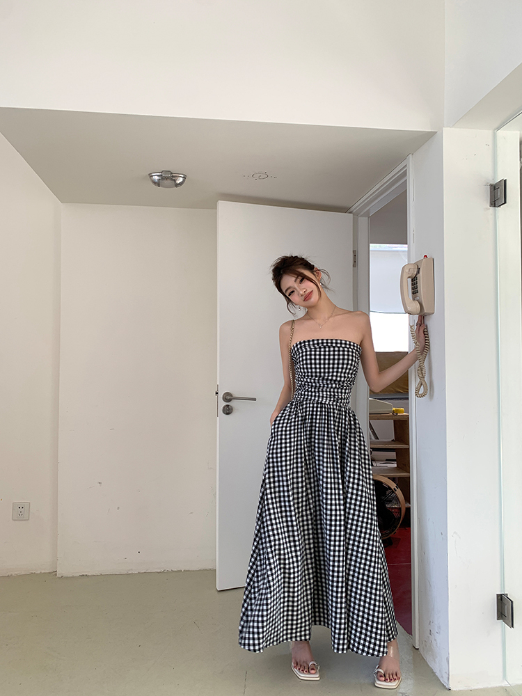 Real shot of the new 2025 spring-summer black, white, and blue plaid off-shoulder strapless design long elegant dress for women