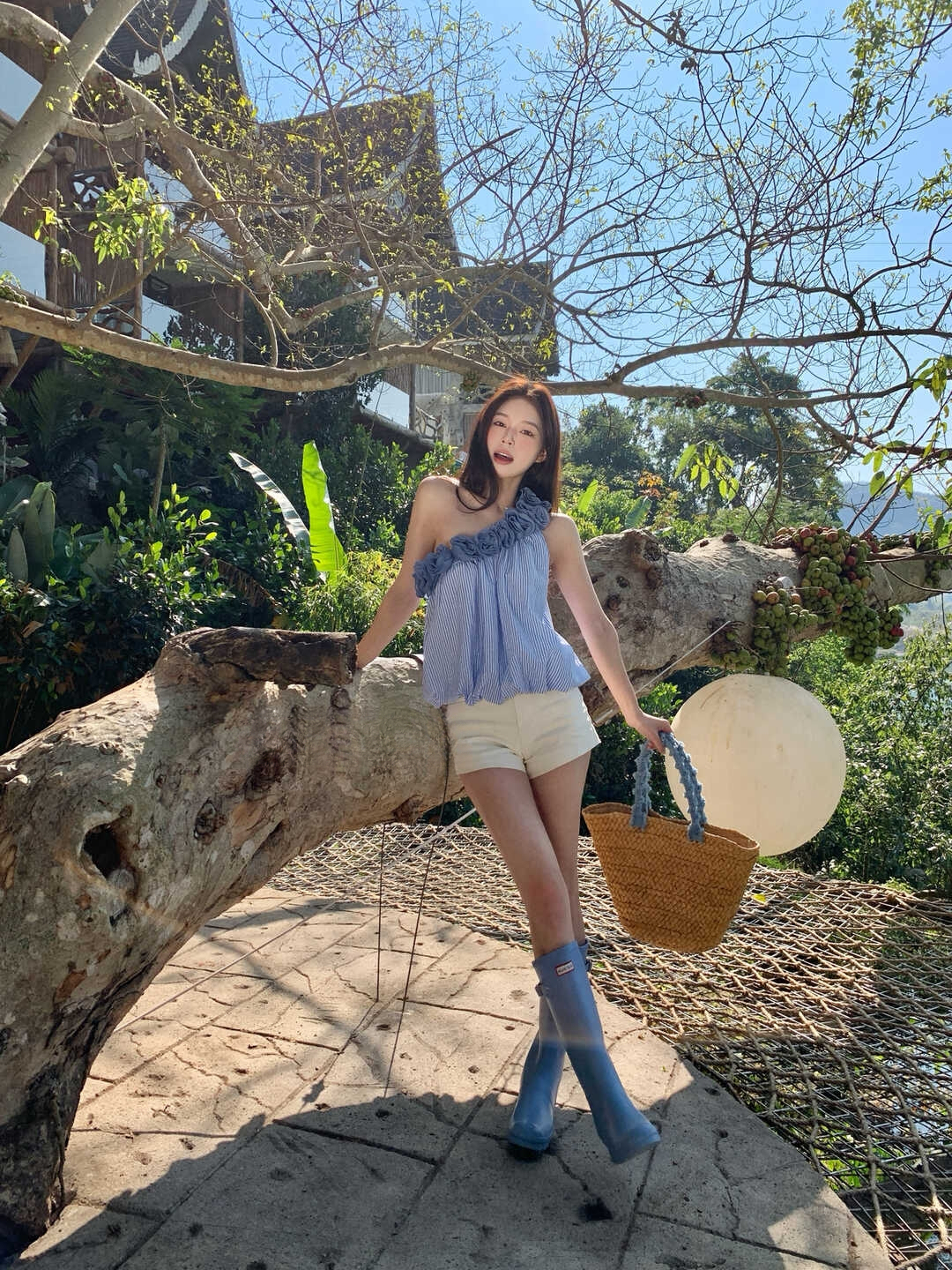 Elowrose 3D Blossom Off-Shoulder Striped Top 被追着问~浪漫立体花朵斜肩度假风条纹上衣*2 Colors