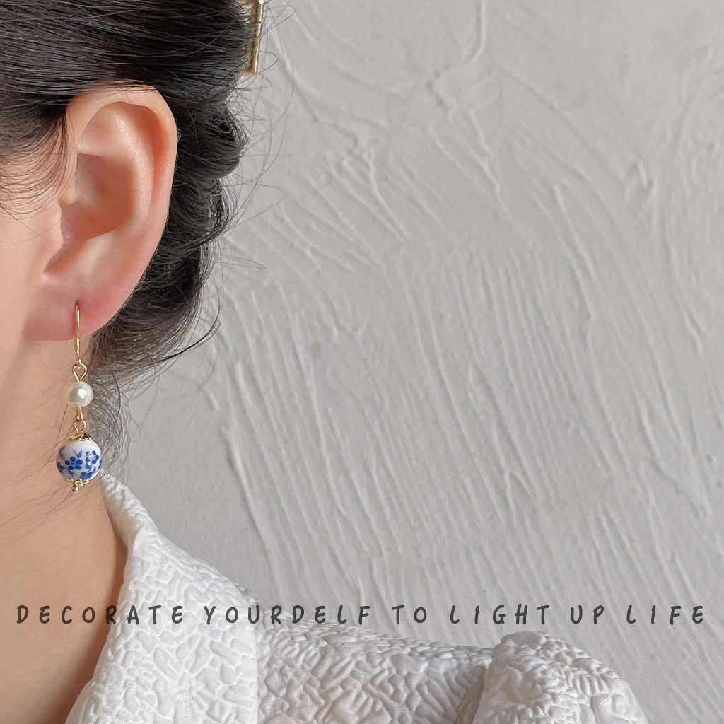 Blue Porcelain Floral Earrings 陶瓷青花耳环