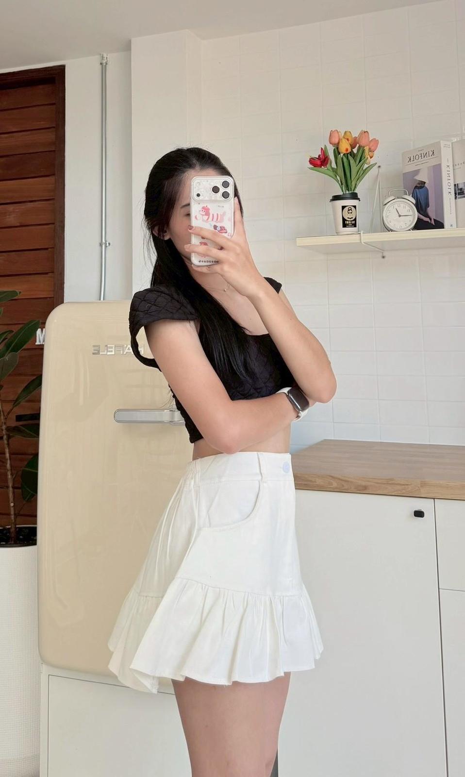Sweet ruffled mini skirt