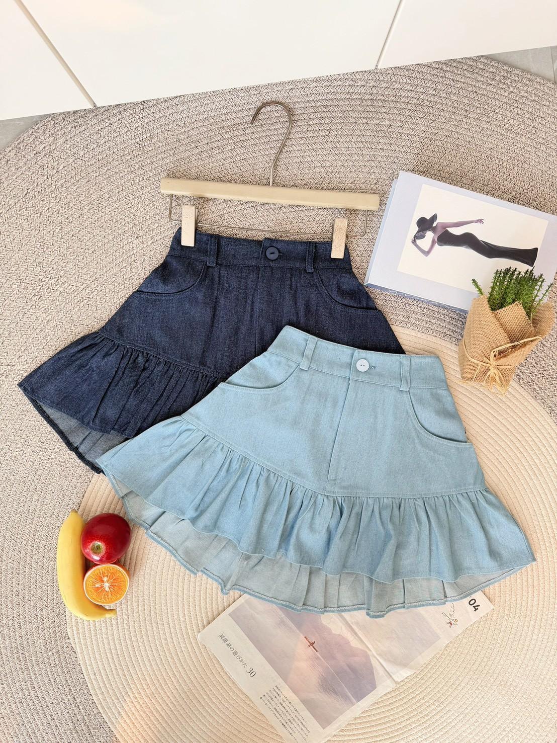 Sweet ruffled mini skirt