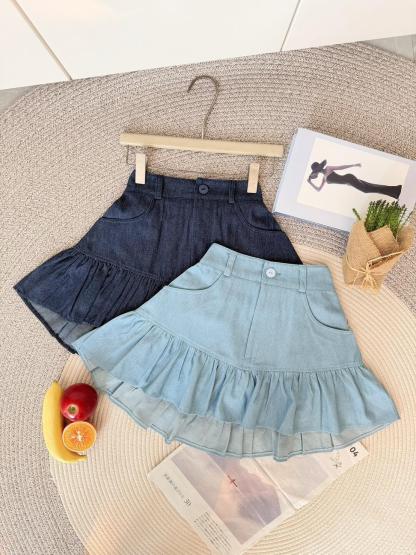 Sweet ruffled mini skirt