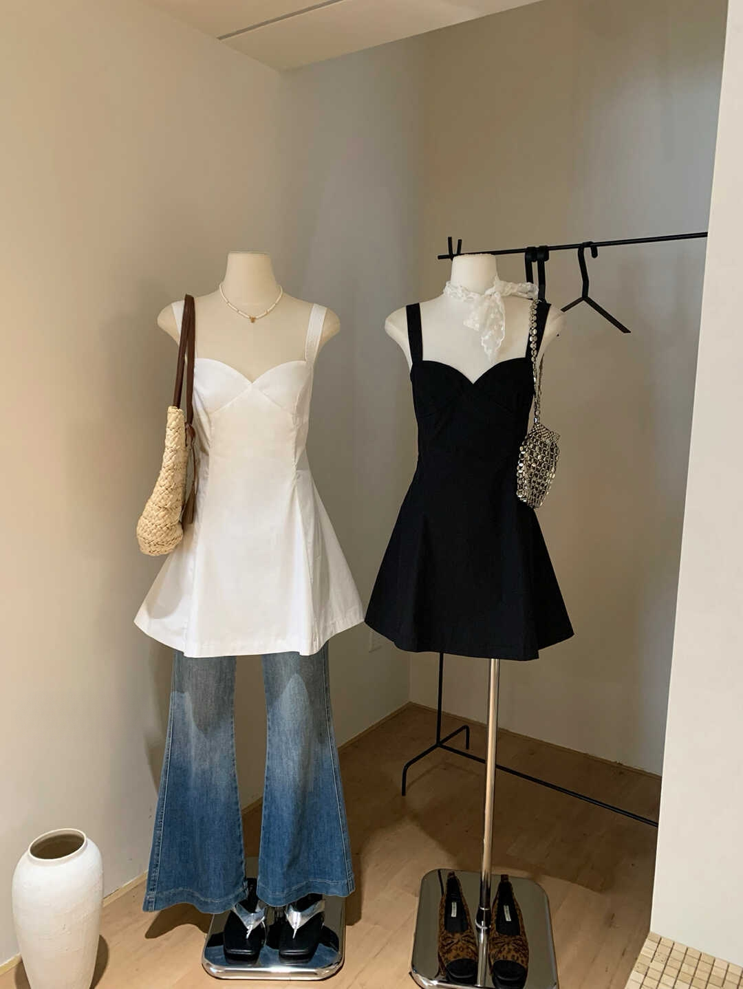 Minimalist Waist-Cinching Strap Jumpsuit 极简收腰吊带连身裙*2Colors