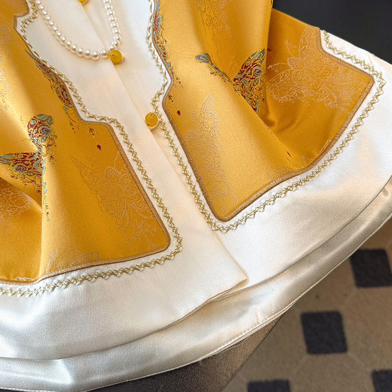 Real photos of the new 2026 Chinese-style Hanfu, featuring intricate jacquard embroidery, a round neckline, decorative buttons, and a modified patchwork design for the vest