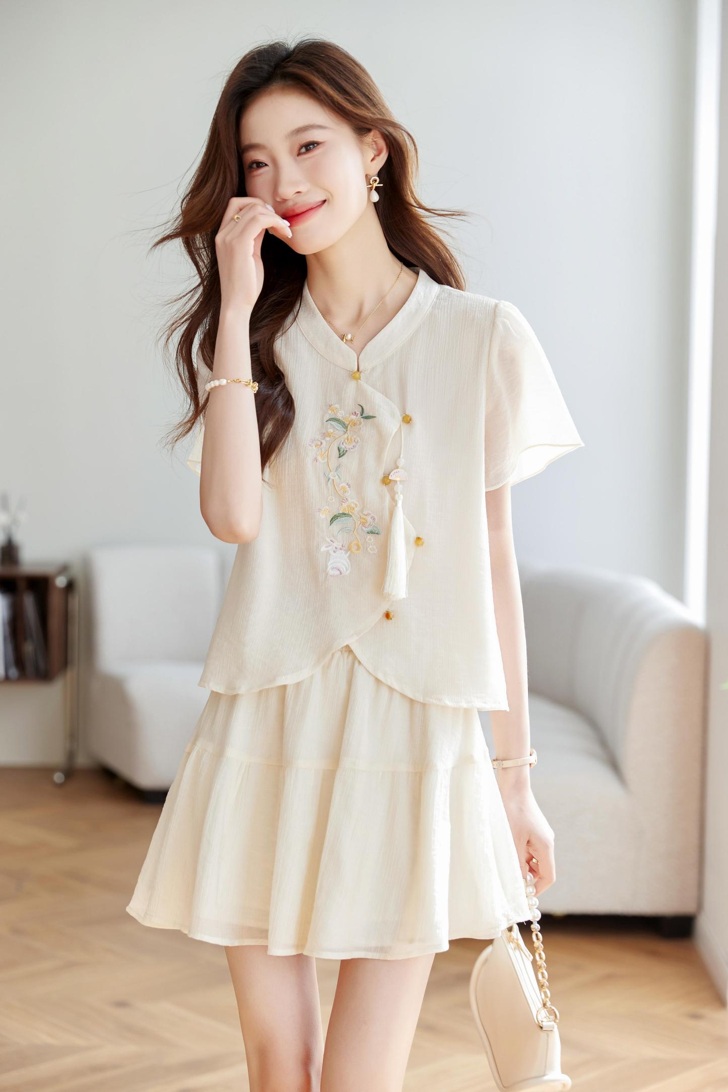 Yurou Ivory Embroidered Chinese Set 米白色绣花中式套装