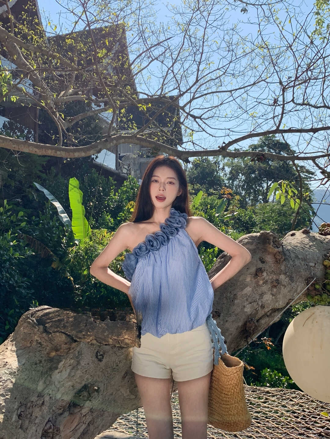 Elowrose 3D Blossom Off-Shoulder Striped Top 被追着问~浪漫立体花朵斜肩度假风条纹上衣*2 Colors