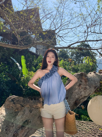 Elowrose 3D Blossom Off-Shoulder Striped Top 被追着问~浪漫立体花朵斜肩度假风条纹上衣*2 Colors