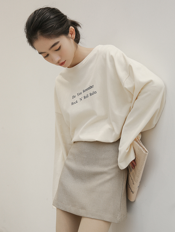 Letter Print Slit Casual Long-Sleeve T-Shirt 字母印花开叉休闲长袖T恤 * 2 Colors
