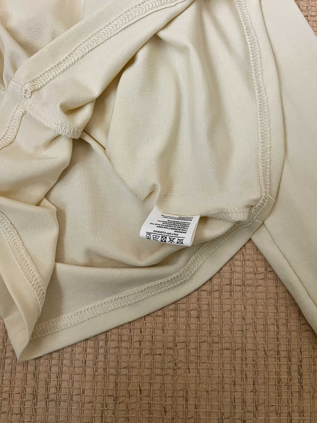 Roselle 3D Flower V-Neck Top 一眼沦陷! 别致又浪漫✦法式气质立体花朵V领上衣*3 Colors