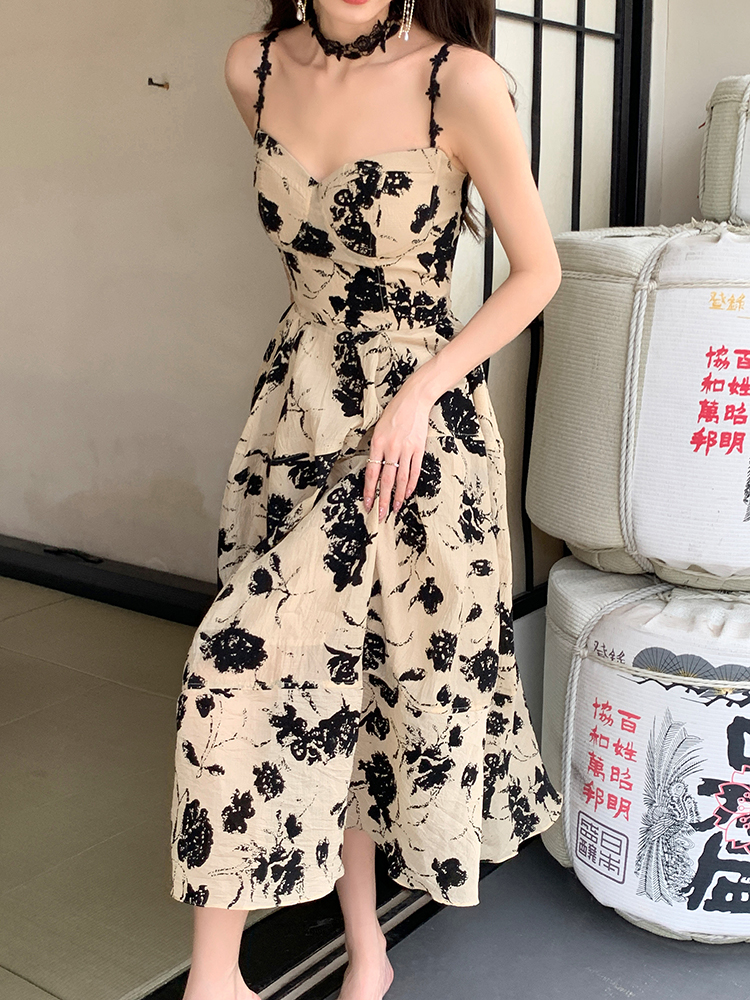 Real Shot 2022 Summer New Hepburn Style Retro Minority Backless Print Dress Female Sexy Halter Skirt Fashion赫本风露背印花连衣裙