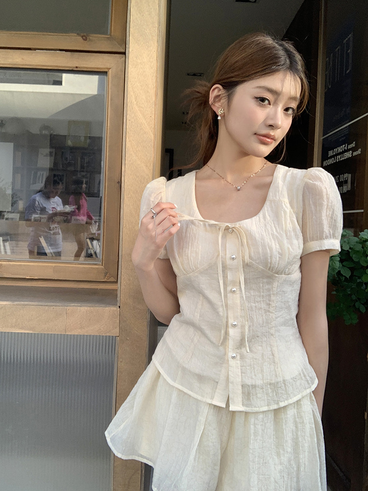法式方领肌理感套装 French-style square-neck short-sleeve shirt