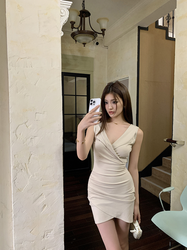 V领褶皱包臀连衣裙 charming and elegant V-neck mini dress for women