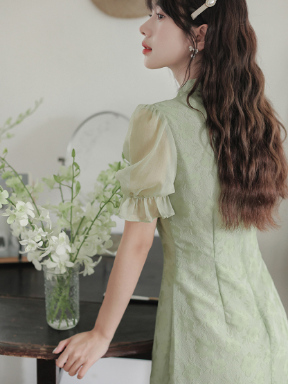 Jade Green Textured Jacquard Cheongsam 翡翠绿肌理提花改良旗袍