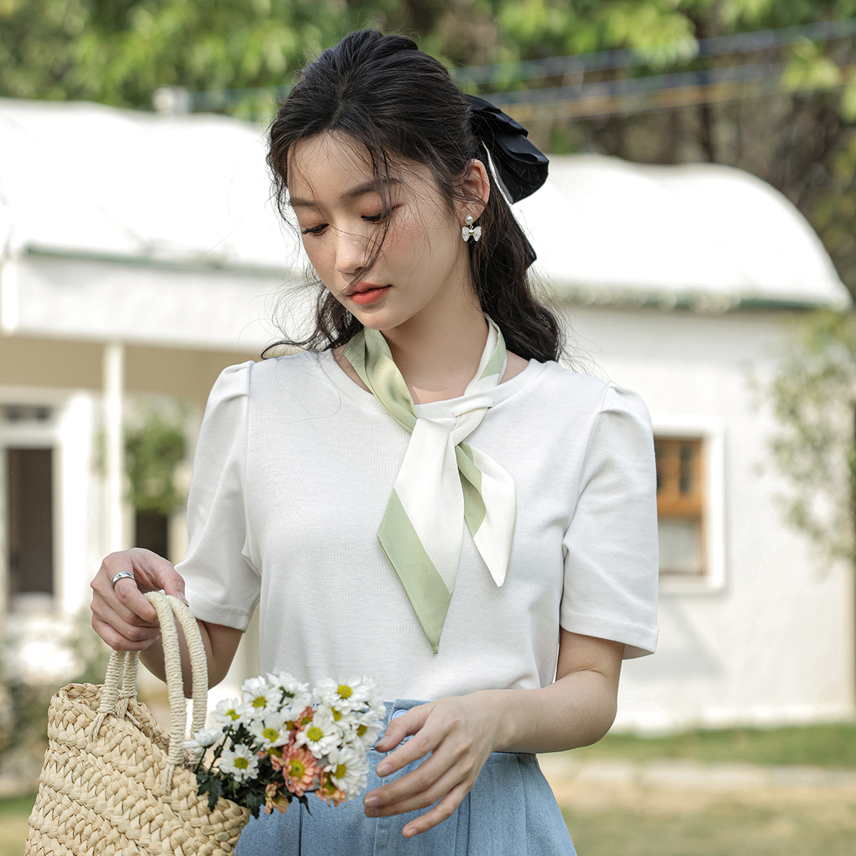 Real Shot 2023 Summer New Design Sense Niche Bow Scarf round Neck Short Sleeve Chic T-shirt Top